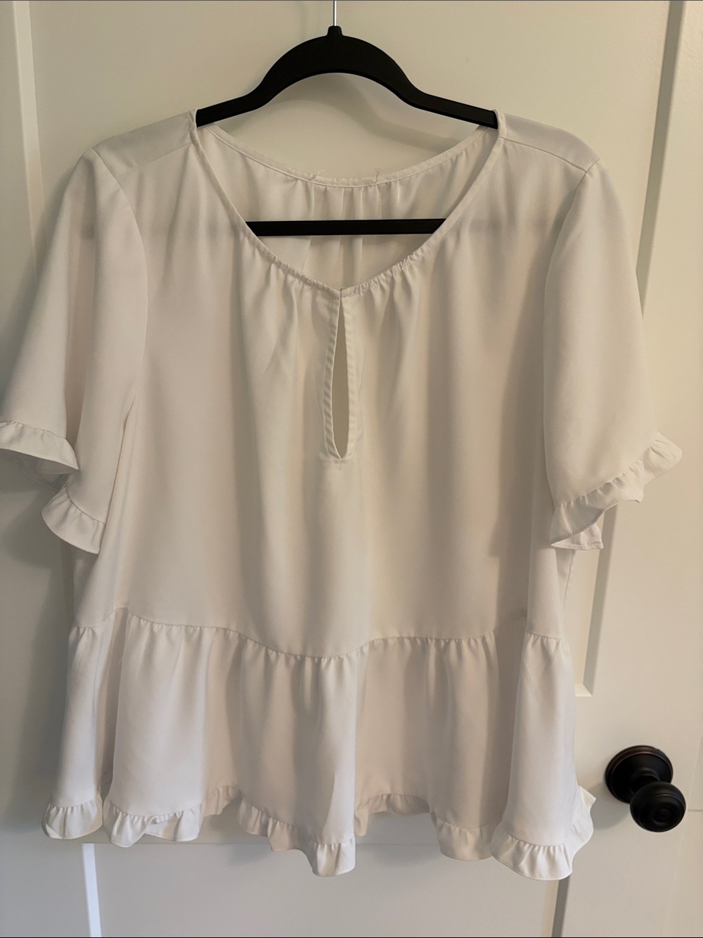 Women’s White Ruffle Hem Peplum Blouse